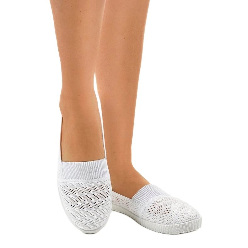 Bílé prolamované tenisky CB1711-9 bílý 1