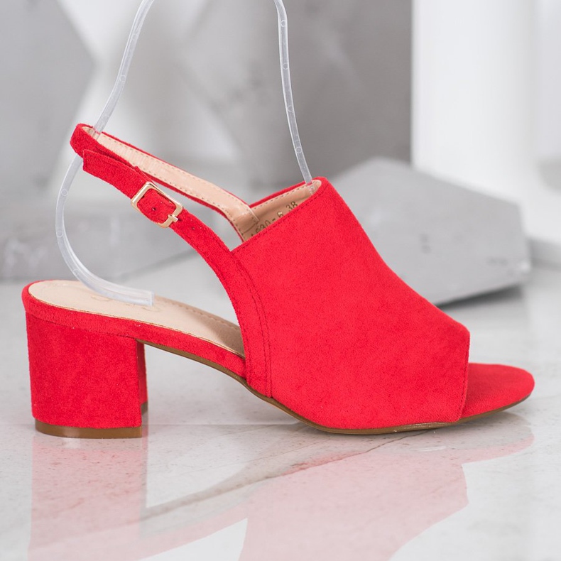 Small Swan Červené Boty Na Sloupku 2