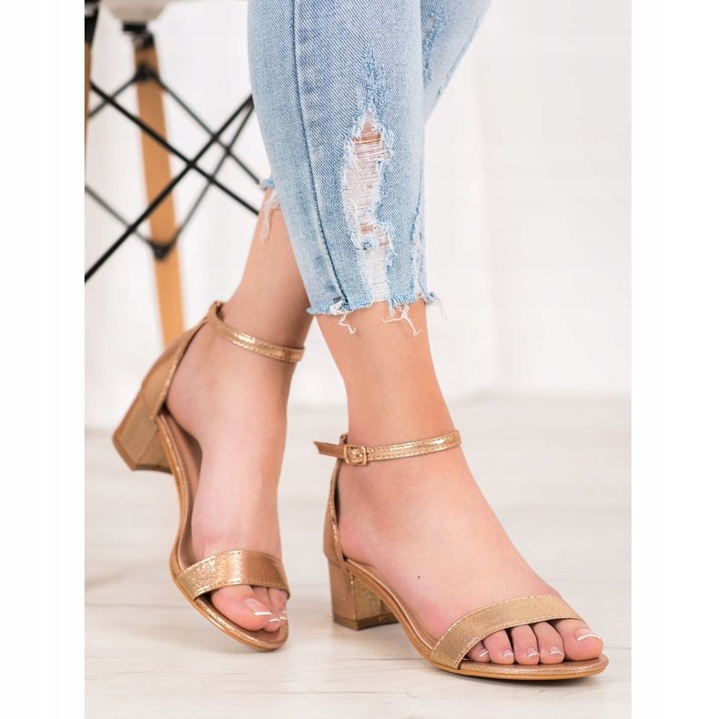 Small Swan Lesklé ekologické kožené sandály zlatý 1