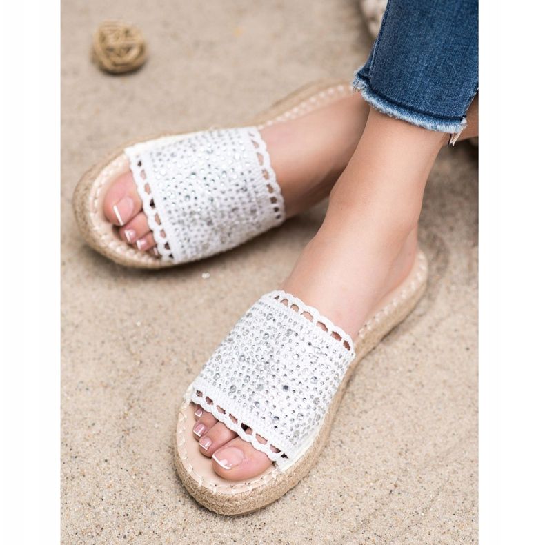 Small Swan Pantofle S Krystaly bílý 1