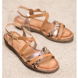 Small Swan Stylové hnědé sandály hnědý zlatý 1