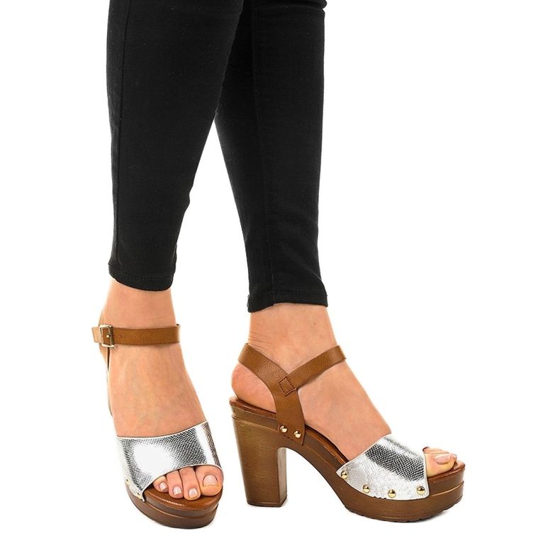 Stříbrné sandály na vysokém podpatku 150-615 hnědý šedá 1 Stříbrné sandály na vysokém podpatku 150-615 hnědý šedá 1