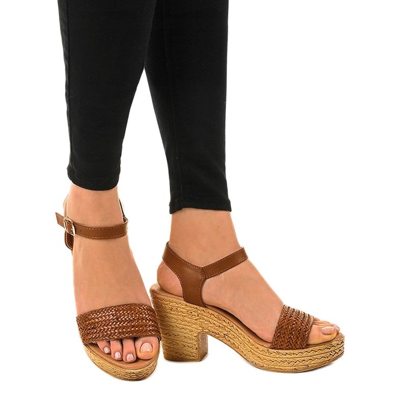 Hnědé sandály na vysokém podpatku 150-614 hnědý 1