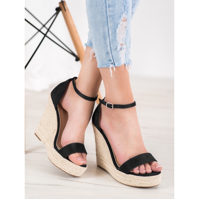 SHELOVET Sexy sandály na klínku černá 1