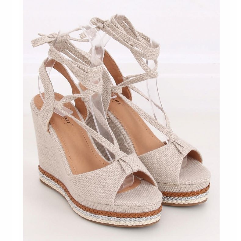 Béžové sandály na klínku GP07 béžový 1