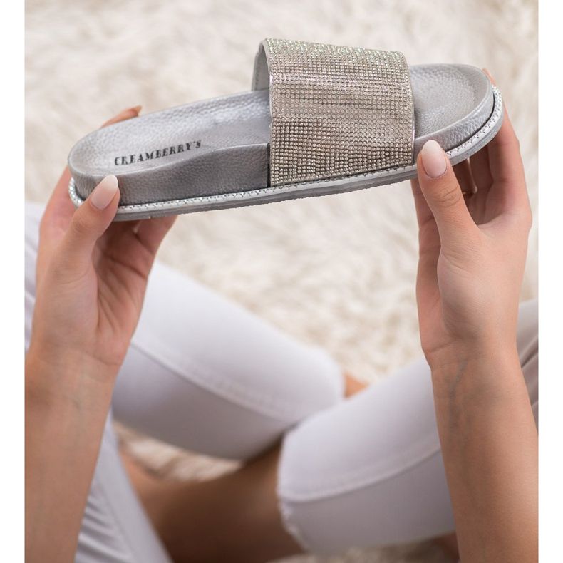 Creamberry'S Stříbrné pantofle s krystaly šedá 1