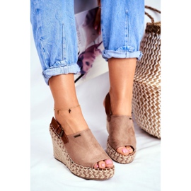 Dámské sandály na klínku Big Star Beige FF274982 béžový 1