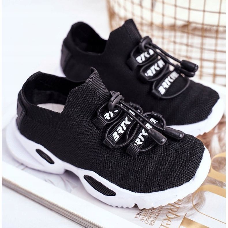 Bartek S.A. Dětské sportovní boty Bartek Black T-75203 / W35 černý 1