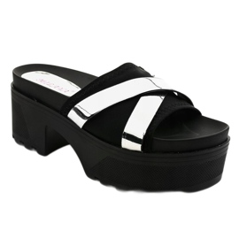 Černé pantofle na vysokém podpatku CL-3A309-43 černá 1