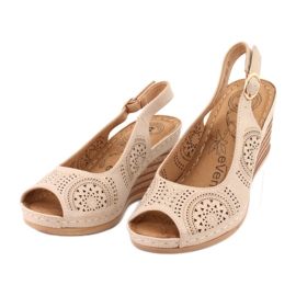 Evento Pohodlné sandály na klínku 20SD98-1862 hnědý žlutá 2