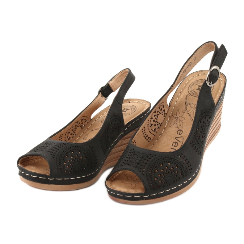 Evento Pohodlné sandály na klínku 20SD98-1862 černá 2