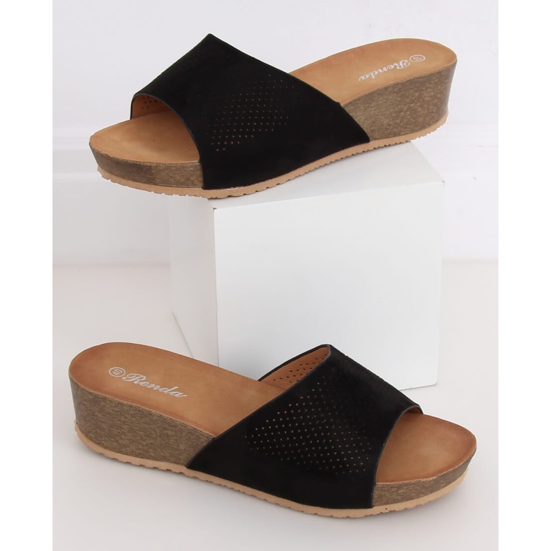 Černé pantofle na nízkém klínu černé 10-238 černé černá 1