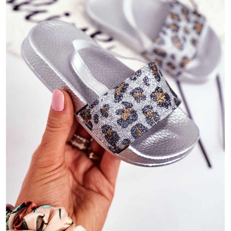 FRROCK Dětské dívčí pantofle Brocade Leopard Silver Rimia šedá 2