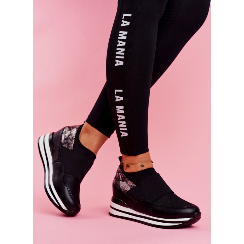 Dámské sportovní nazouvací boty na klínku černé Cold Play černá 2 Dámské sportovní nazouvací boty na klínku černé Cold Play černá 2