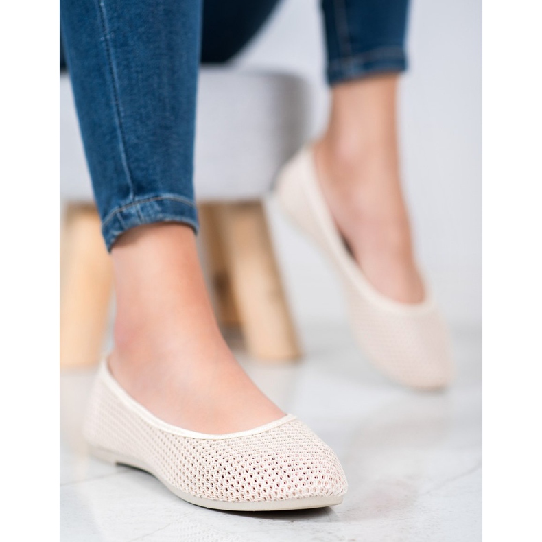 SHELOVET Lehké prolamované balerínky hnědý 1