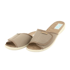 Adanex Béžové pantofle s klopami na suchý zip 24840 béžový 2