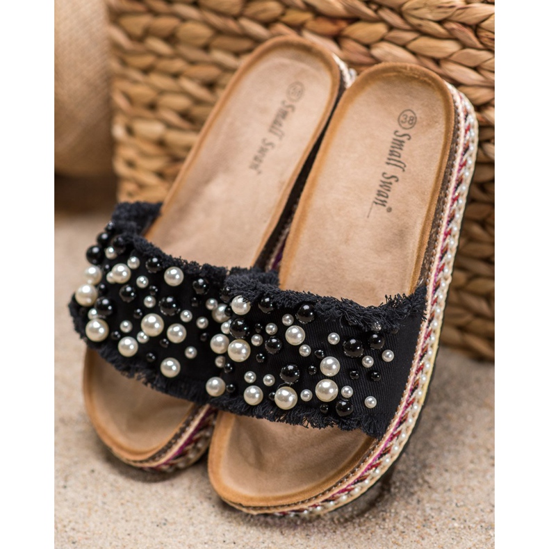 Small Swan Papuče na platformě s perlami černá 1