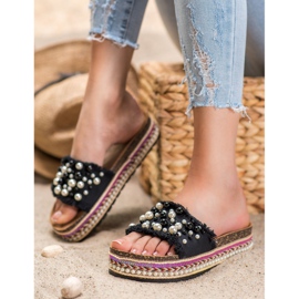 Small Swan Papuče na platformě s perlami černá 2