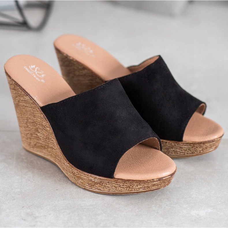 Small Swan Papuče z lehkého semiše černý 1