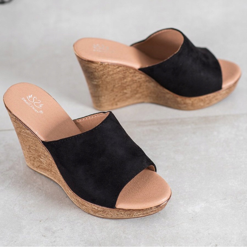 Small Swan Papuče z lehkého semiše černá 2