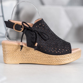 Small Swan Pohodlné prolamované sandály černý 2