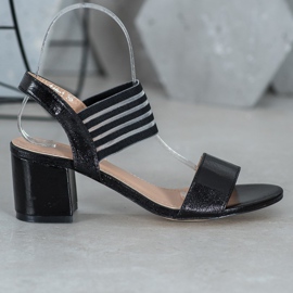 Small Swan Lesklé sandály černý 2