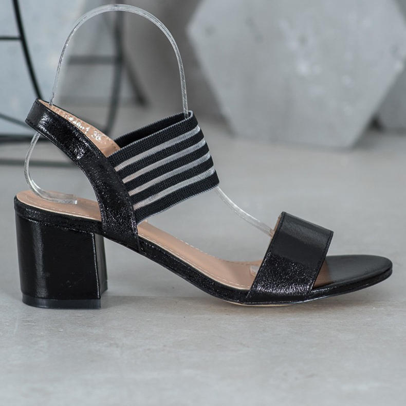 Small Swan Lesklé sandály černý 2