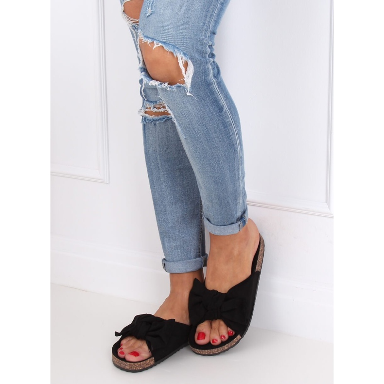 Černé pantofle na podrážce černé 10-218 černá 1