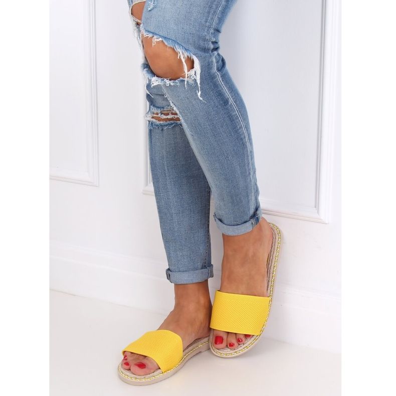 Dámské pantofle s medem 35-185 žluté žlutá 1