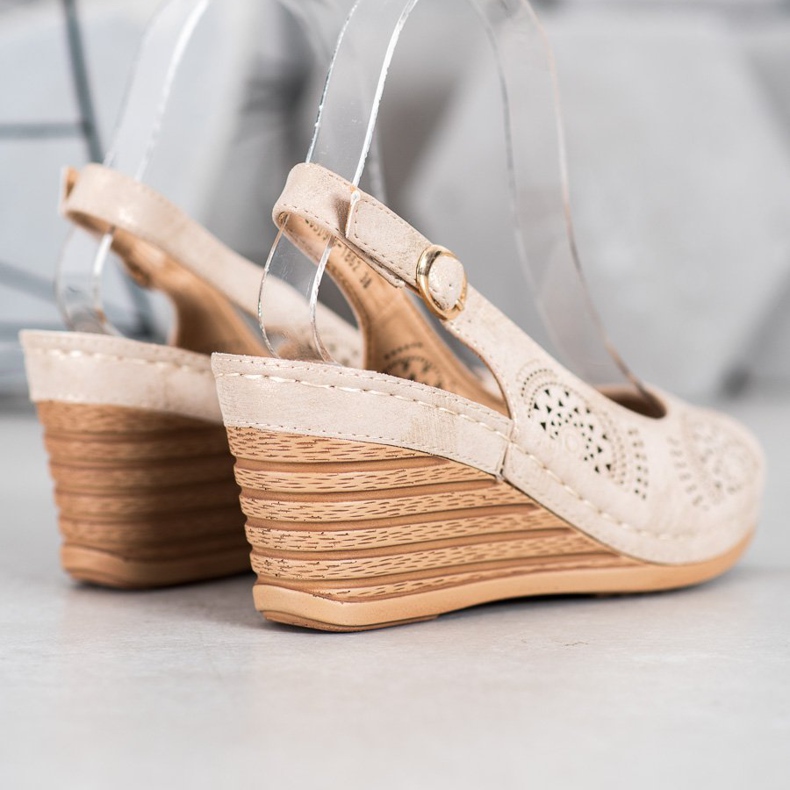 Evento Prolamované sandály s eko kůží hnědý 2