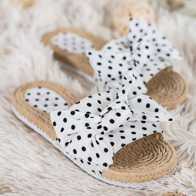 Small Swan Módní pantofle s mašlí bílý 1