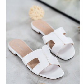 SHELOVET Klasické pantofle z ekologické kůže bílý 1