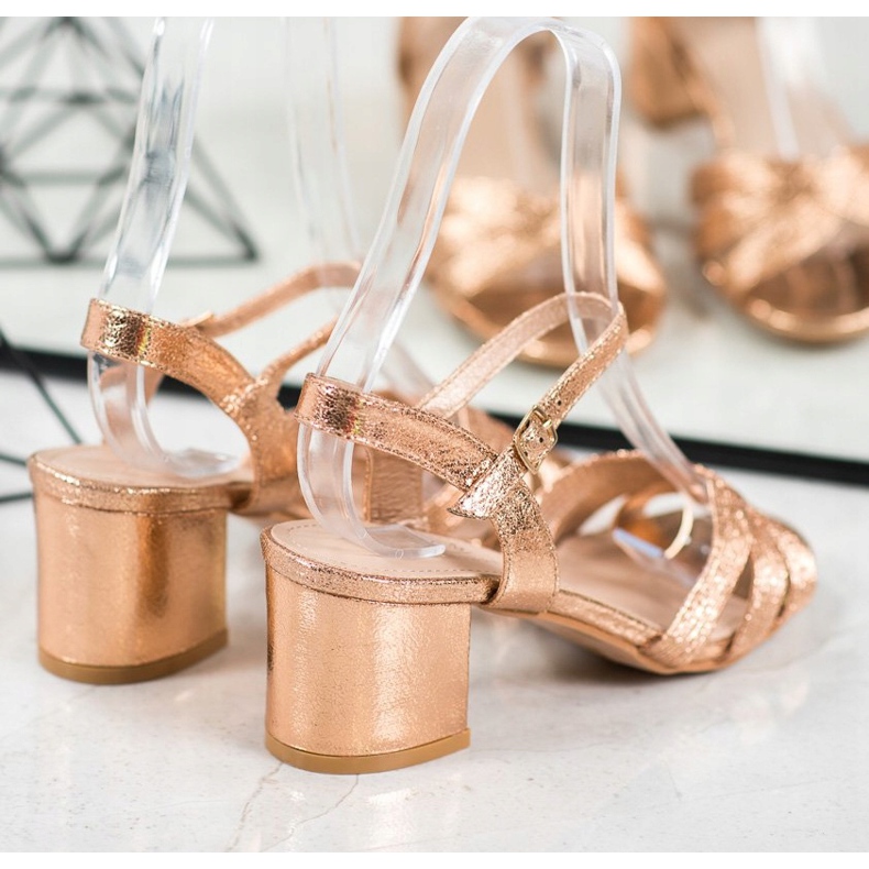 Small Swan Lesklé sandály na baru zlatý 1 Small Swan Lesklé sandály na baru zlatý 1