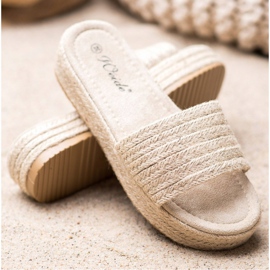 Weide Slámové pantofle na platformě béžový 1