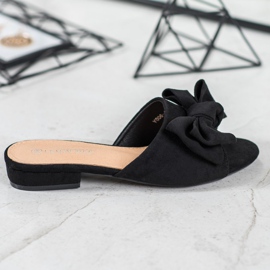 SHELOVET Černé pantofle na plochém podpatku černá 2