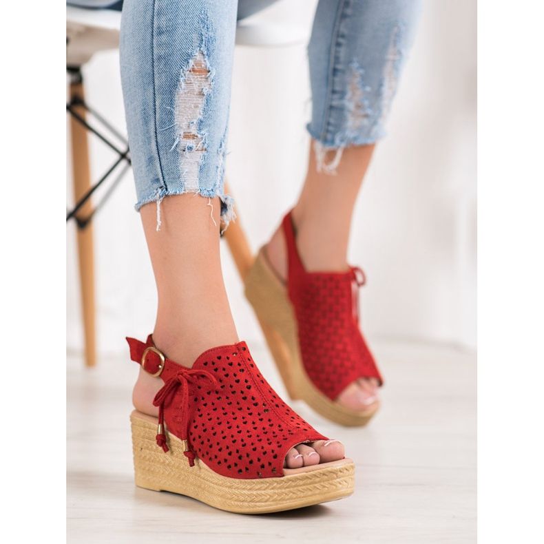 Small Swan Pohodlné prolamované sandály červené 1