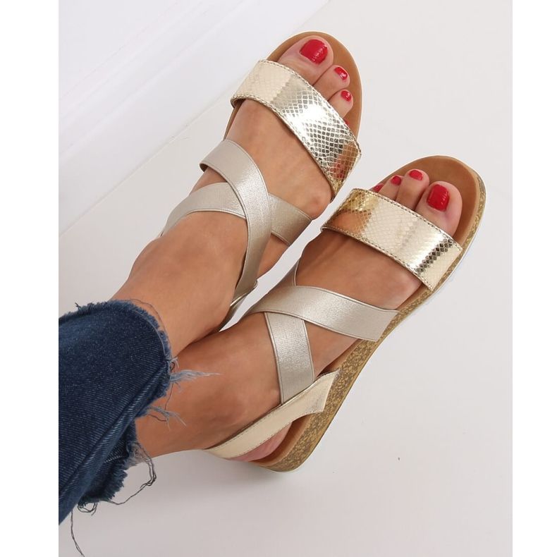 AM042 Zlaté dámské zlaté sandály zlatý 2