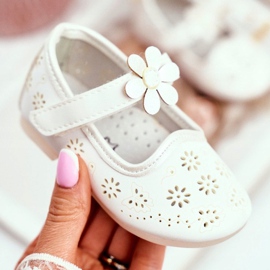 Apawwa Dětské balerínky na suchý zip Kwiatuszek White Flored bílý 2 Apawwa Dětské balerínky na suchý zip Kwiatuszek White Flored bílý 2