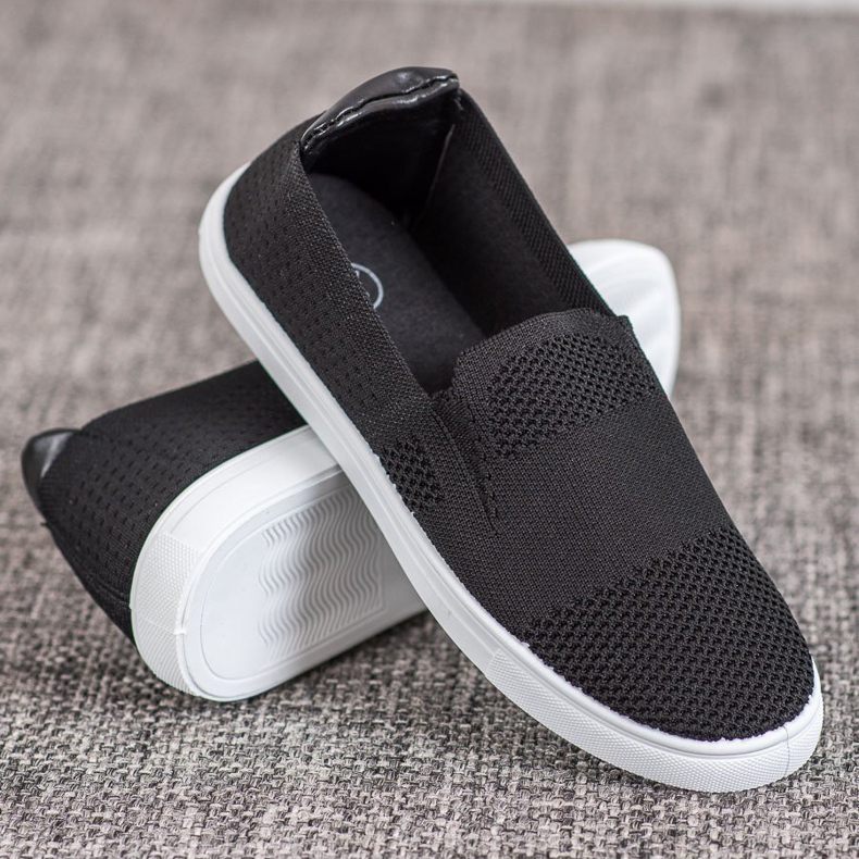 Černé slipy MCKEYLOR černá 2