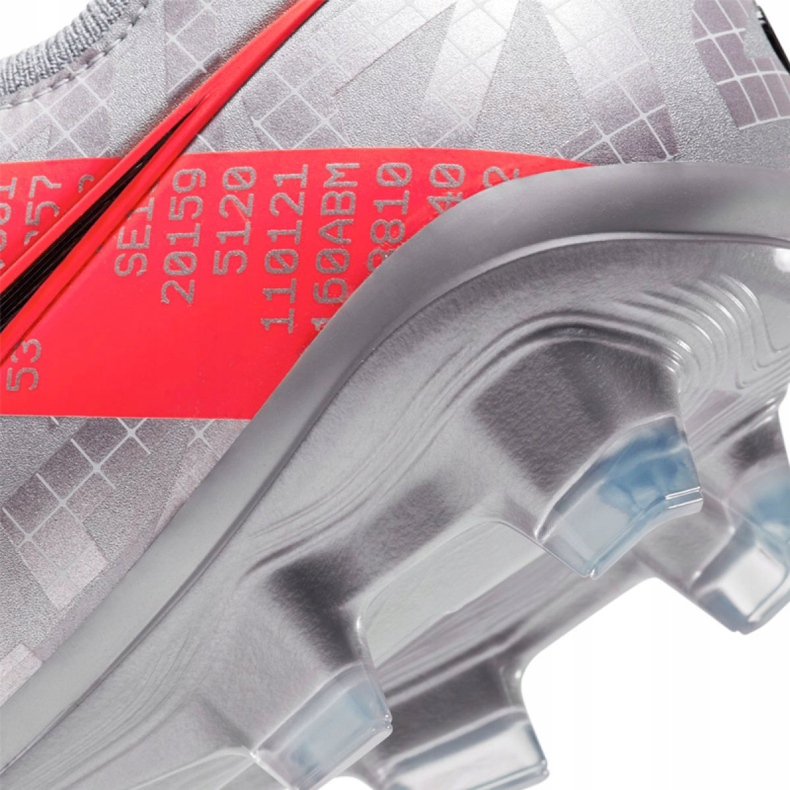 Kopačky Nike Legend 8 Elite Fg M CW0518-906 šedá stříbrný 2