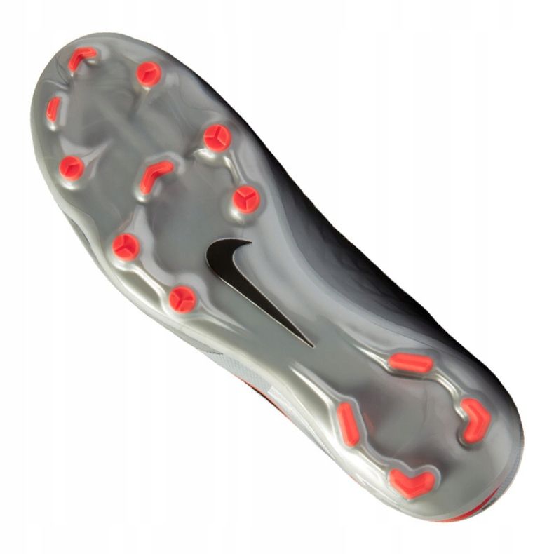 Kopačky Nike Legend 8 Academy Mg M AT5292-906 šedá stříbrný 1