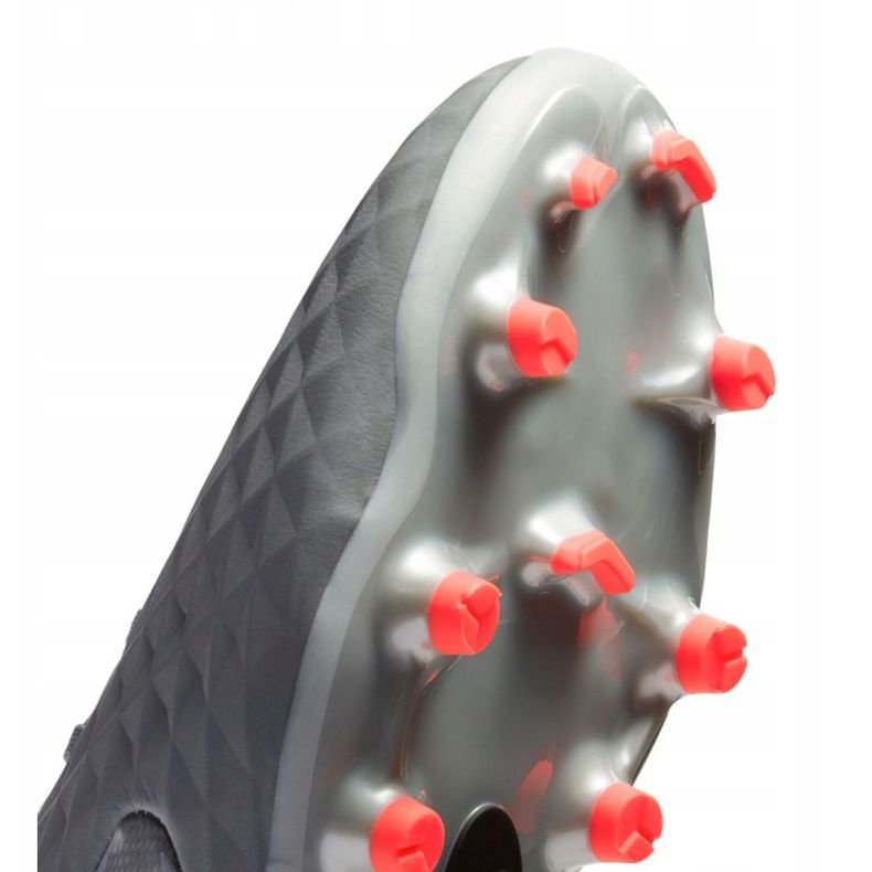 Kopačky Nike Legend 8 Academy Mg M AT5292-906 šedá stříbrný 2