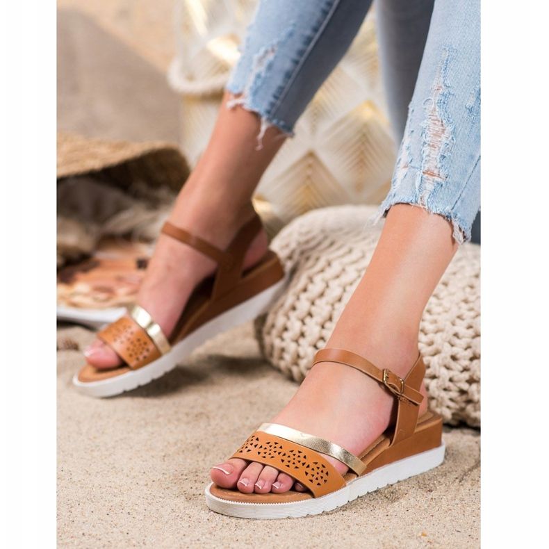 Renda Sandály na klínu s eko kůží hnědý 1