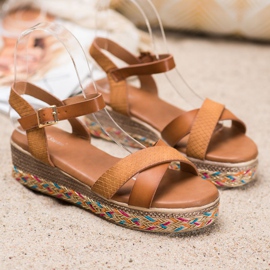 Small Swan Módní sandály s eko kůží hnědý 2