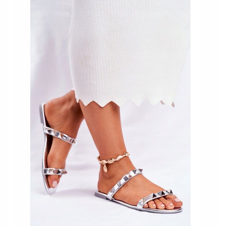 Dámské stříbrné pantofle Merrados s cvočky šedá 2