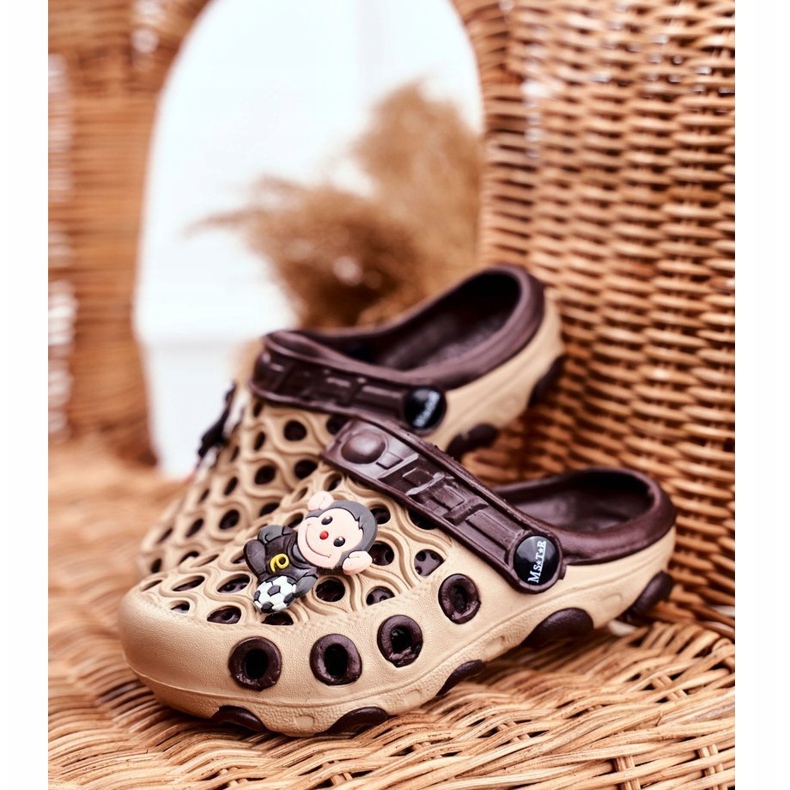 Dětské pantofle Pěna Crocs Brown Monkey Footballer hnědý 1
