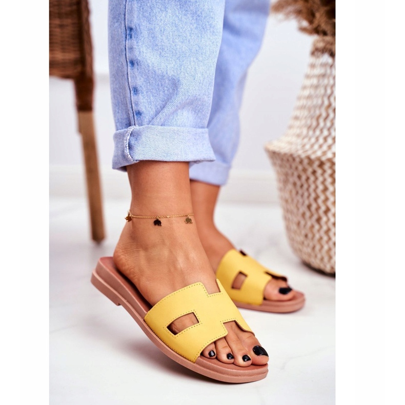 BUGO Dámské pantofle žluté geometrické klasické Theodora žlutá 1 BUGO Dámské pantofle žluté geometrické klasické Theodora žlutá 1