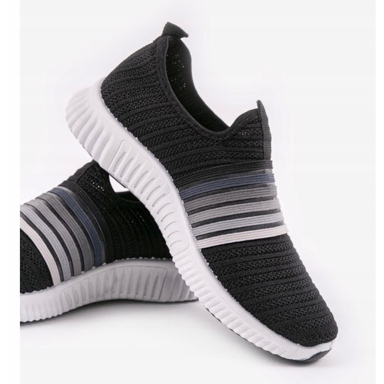 Černá nazouvací sportovní obuv TL502 2