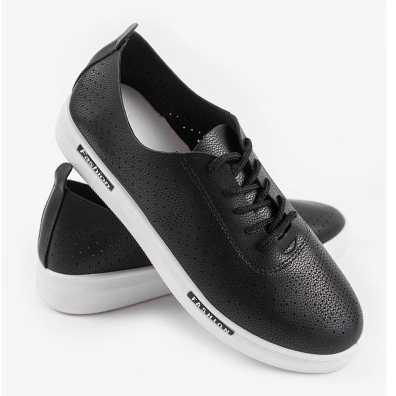 Černé prolamované sportovní tenisky QW8368-1 černý 2