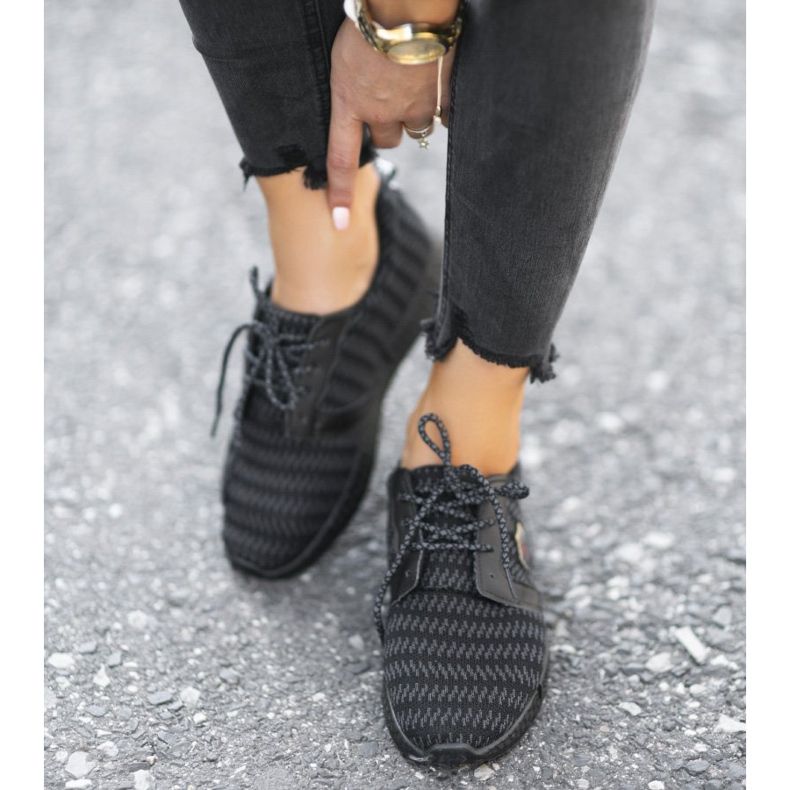 Černá lehká sportovní obuv PH-16 1